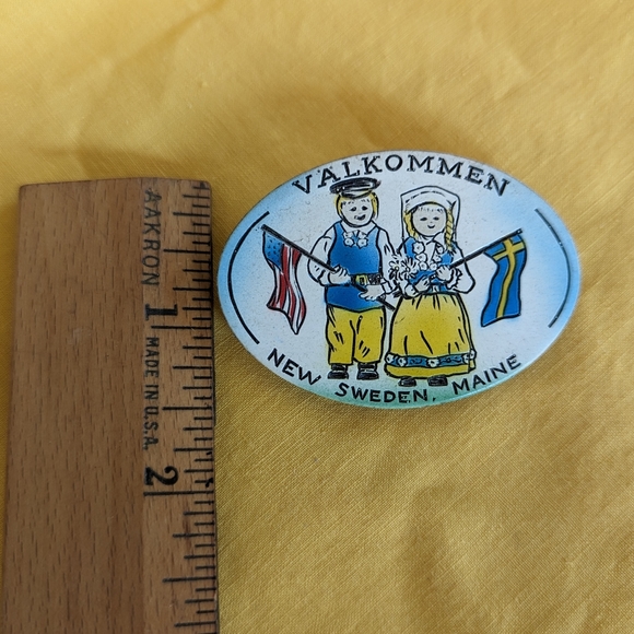 Swedish Welcome pin from New Sweden Maine made in Canada - Picture 5 of 5